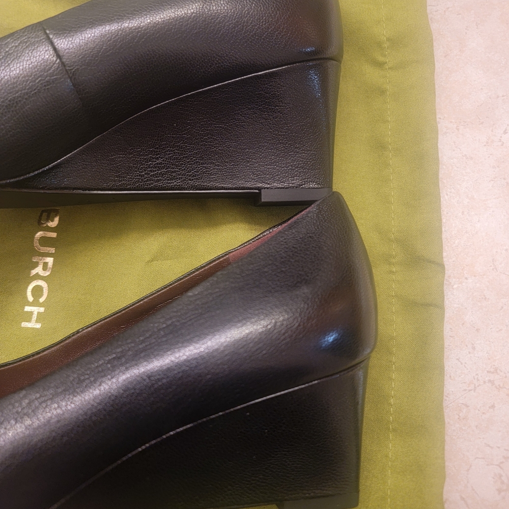 Tory Burch Black Georgia Wedges with Gold Accents NWT Size 8 - Picture 3 of 7